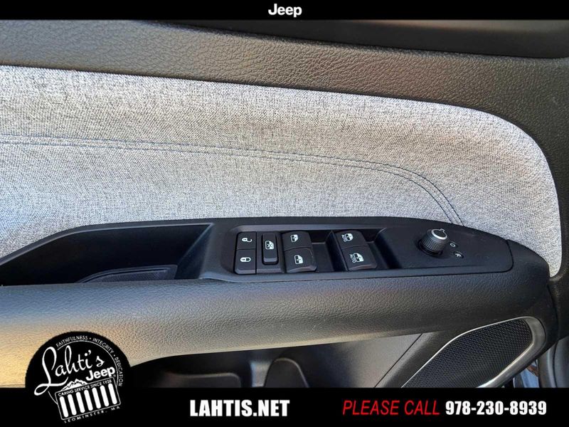 2022 Jeep Compass Latitude photo 22