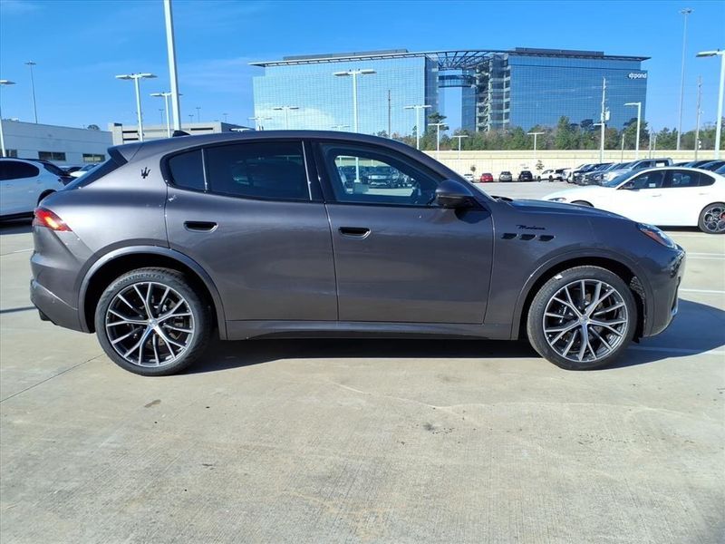 New 2026 Maserati Grecale ModenaImage 5