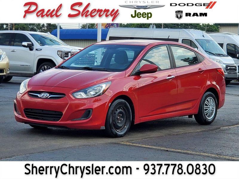 2013 Hyundai Accent GLSImage 1