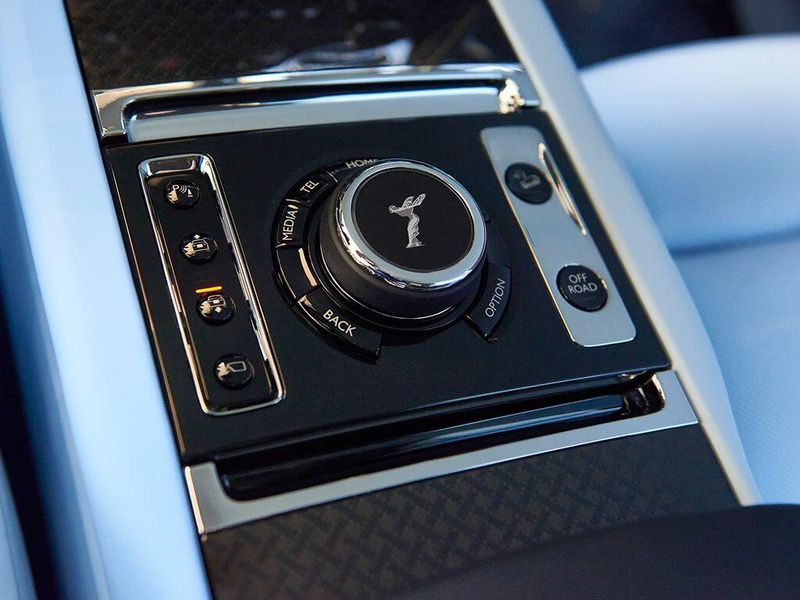 New 2027 Rolls-Royce Cullinan Black BadgeImage 14