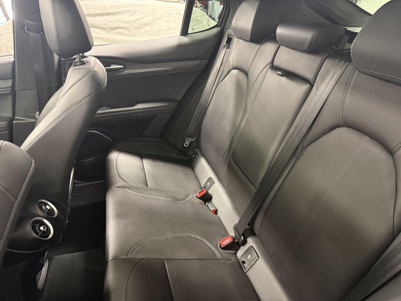 Used 2023 Alfa Romeo Stelvio Ti AWD w/Sunroof & NavImage 16