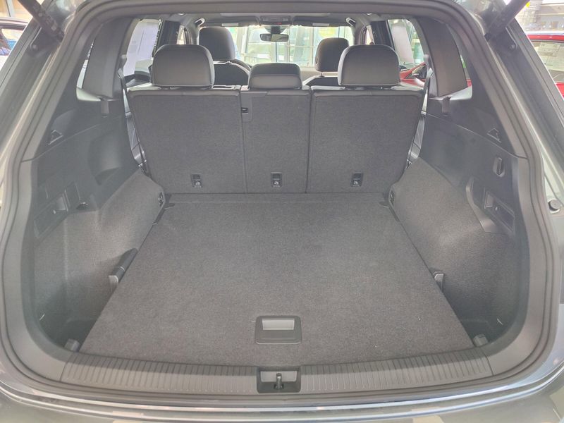 2024 Volkswagen Tiguan SE R-Line Black AWD w/SunroofImage 12