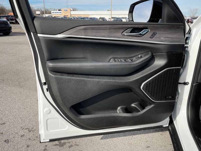 2024 Jeep Cherokee Limited 4xe photo 10