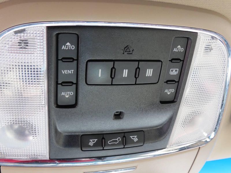 Used 2012 Jeep Grand Cherokee Overland 4x4 4dr SUVImage 15