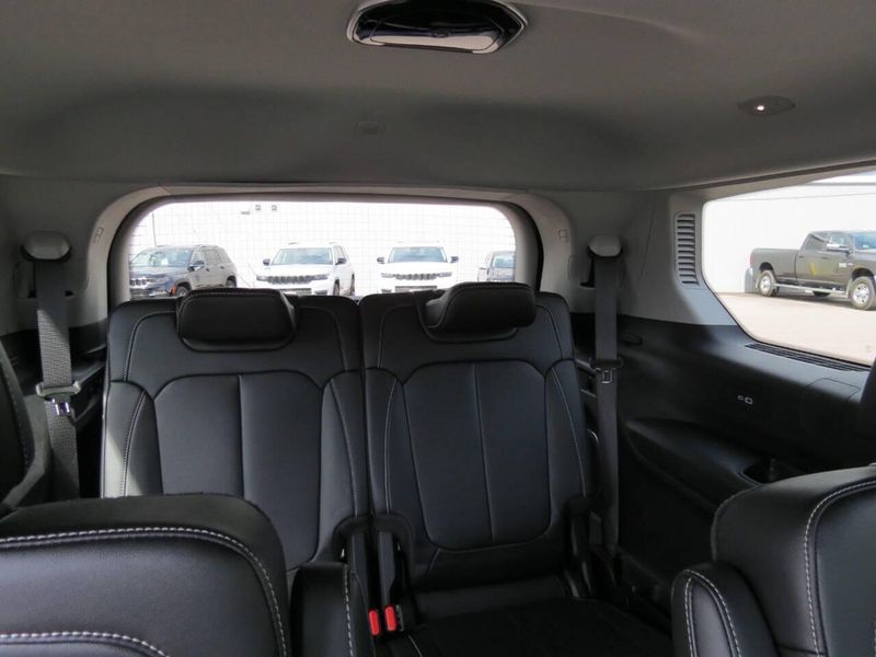 2022 Jeep Grand Cherokee L Limited 4x4 4dr SUVImage 29