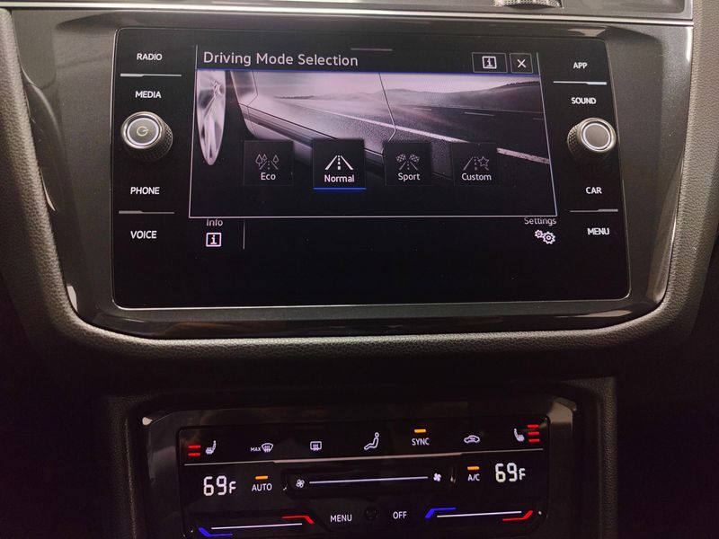 2023 Volkswagen Tiguan SE photo 18