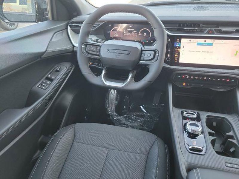 New 2026 Jeep Cherokee Laredo 4x4