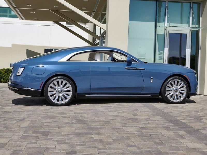 2024 Rolls-Royce Spectre Image 10