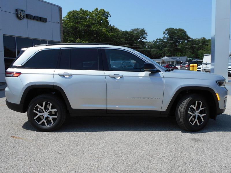 New 2025 Jeep Grand Cherokee Limited 4x4Image 28