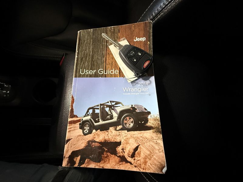 Used 2014 Jeep Wrangler Unlimited SaharaImage 19
