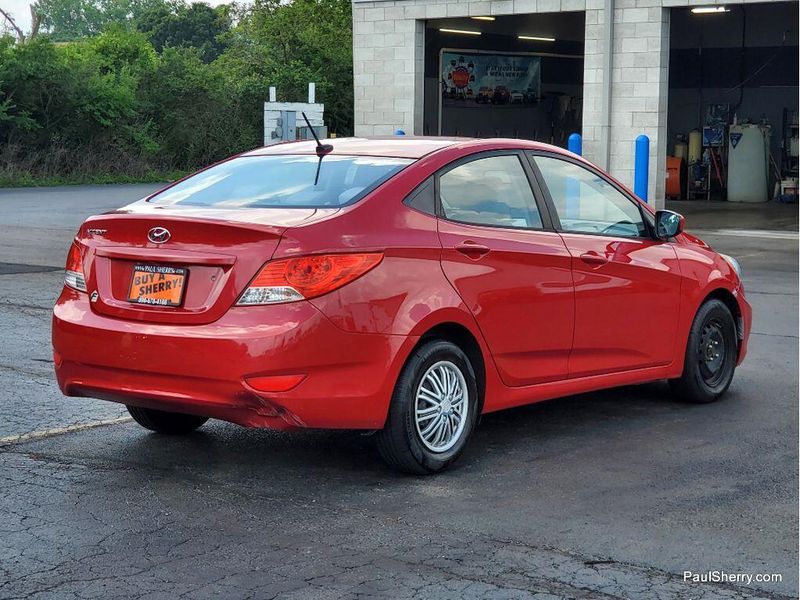 2013 Hyundai Accent GLSImage 13