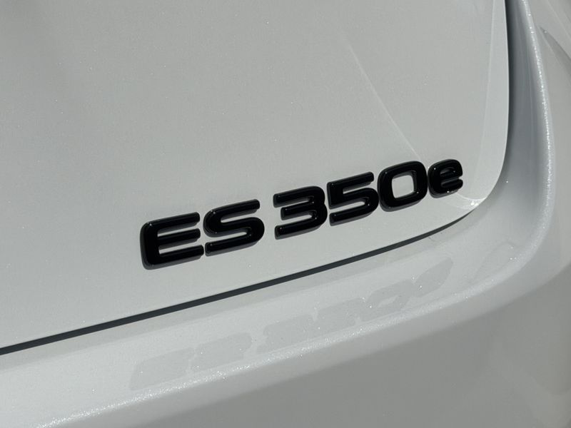 New 2026 Lexus ES 350e PremiumImage 14