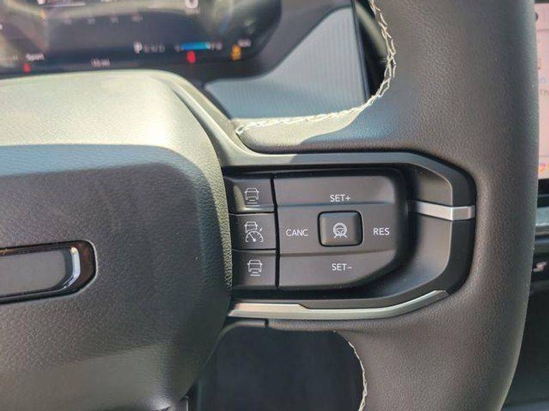 New 2026 Jeep Cherokee Laredo 4x4