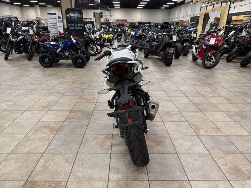 New 2025 CFMOTO 300SS Image 15