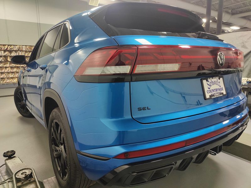 Used 2025 Volkswagen Atlas Cross Sport SEL AWD R-Line Black w/Sunroof/NavImage 14