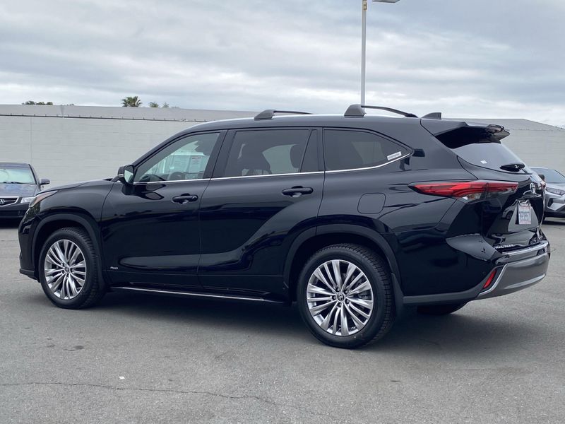2022 Toyota Highlander PlatinumImage 6