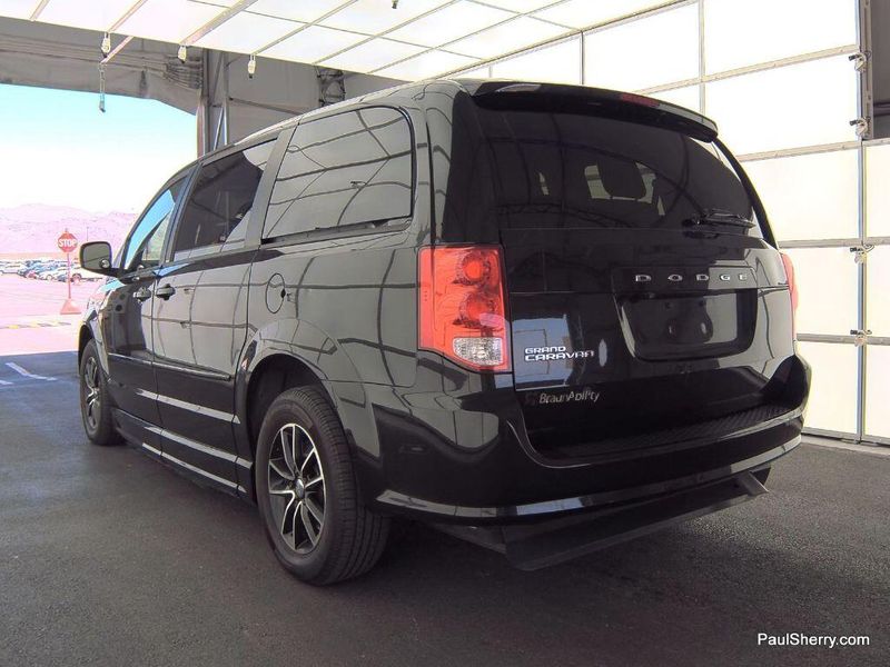 2014 Dodge Grand Caravan SXTImage 2