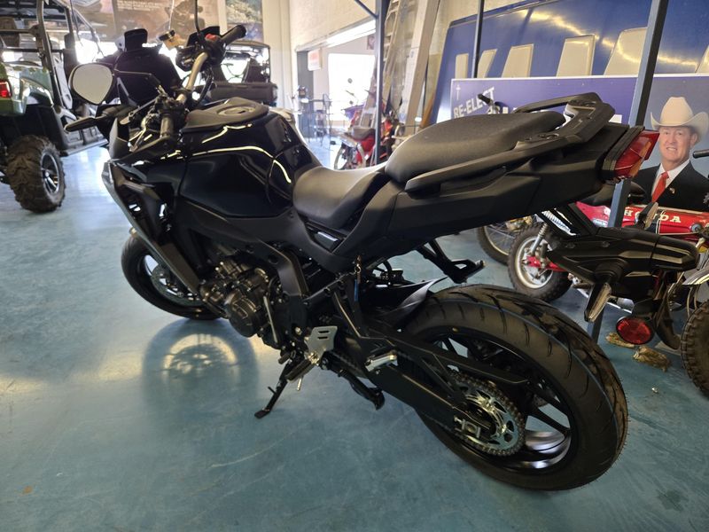 2025 Yamaha TRACER 9 RAVEN Image 5