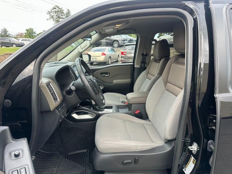 2023 Nissan Frontier SV photo 10