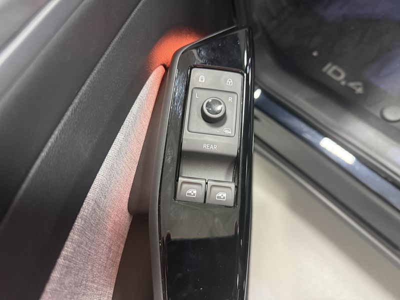 Used 2024 Volkswagen ID.4 62kWhImage 18