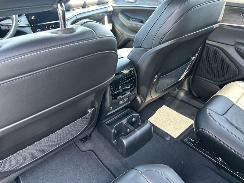 New 2025 Jeep Grand Cherokee L Limited 4x4Image 21