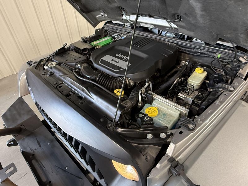 Used 2014 Jeep Wrangler Unlimited SaharaImage 14