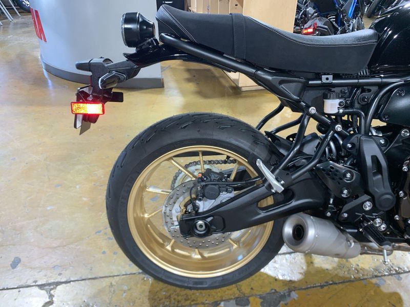 New 2025 Yamaha XSR700 Image 10