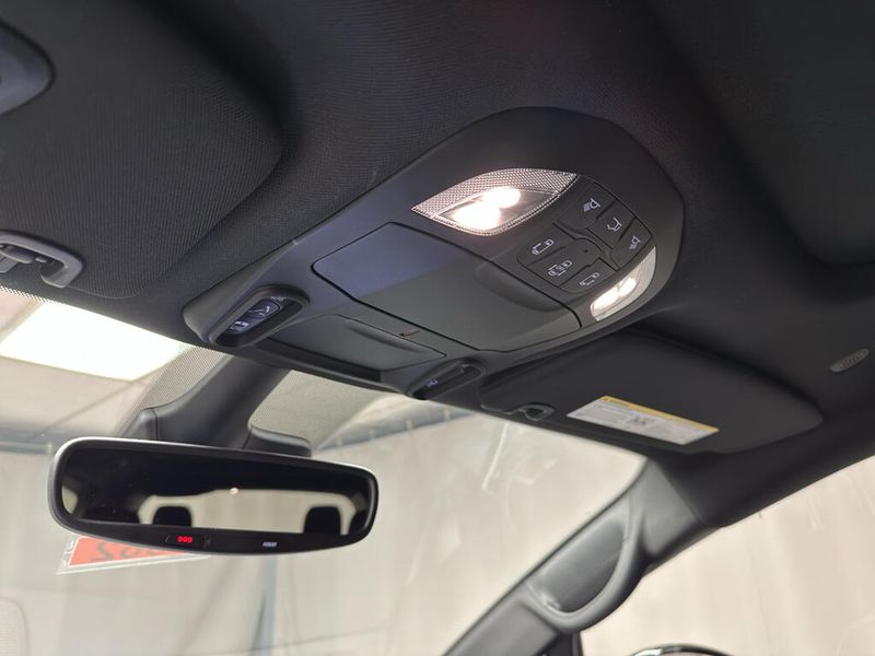 New 2027 Chrysler Pacifica Limited AwdImage 17
