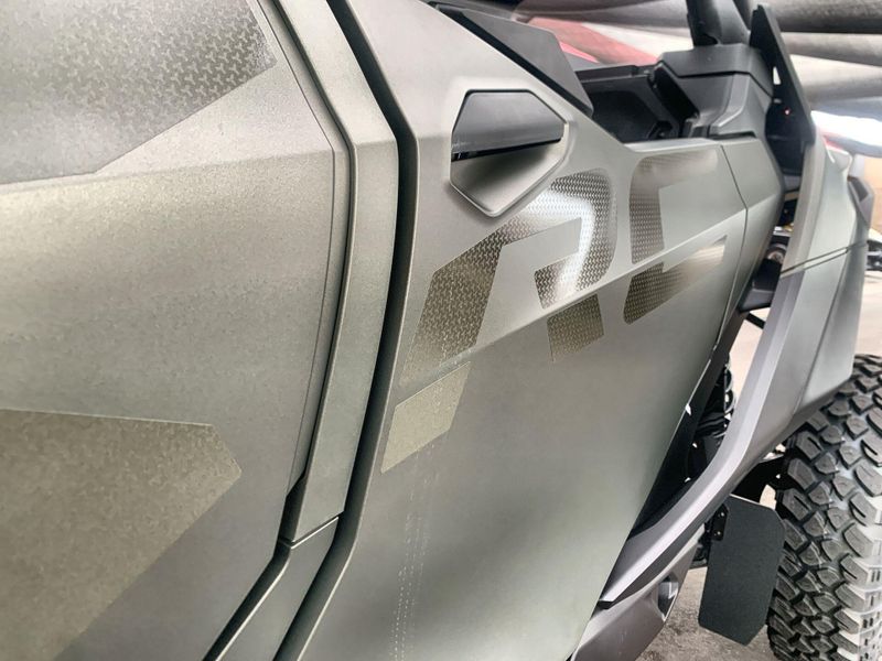 New 2026 Can-Am MAVERICK R MAX X RC WITH SMART-SHOX 999T DCT Image 17