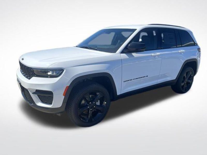 2025 Jeep Grand Cherokee Altitude 4x4