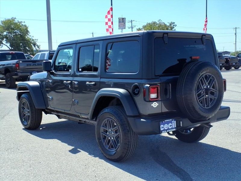 2025 Jeep Wrangler Unlimited Sport S photo 7