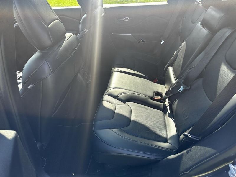 2021 Jeep Cherokee Altitude Latitude Lux photo 10