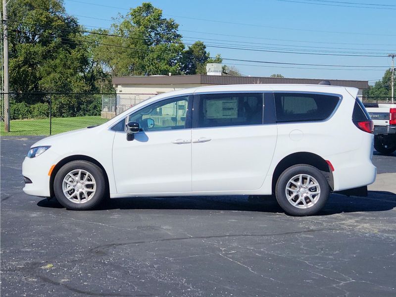 New 2026 Chrysler Voyager Lx