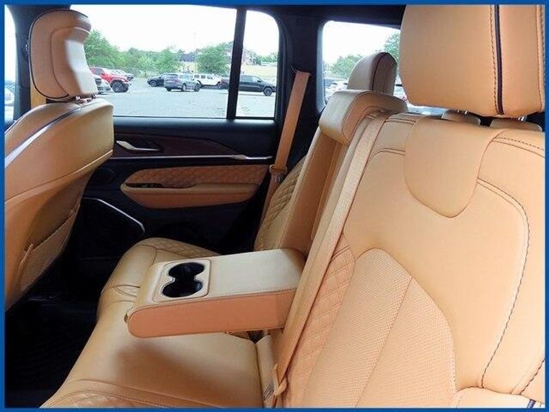 2024 Jeep Grand Cherokee SummitImage 10