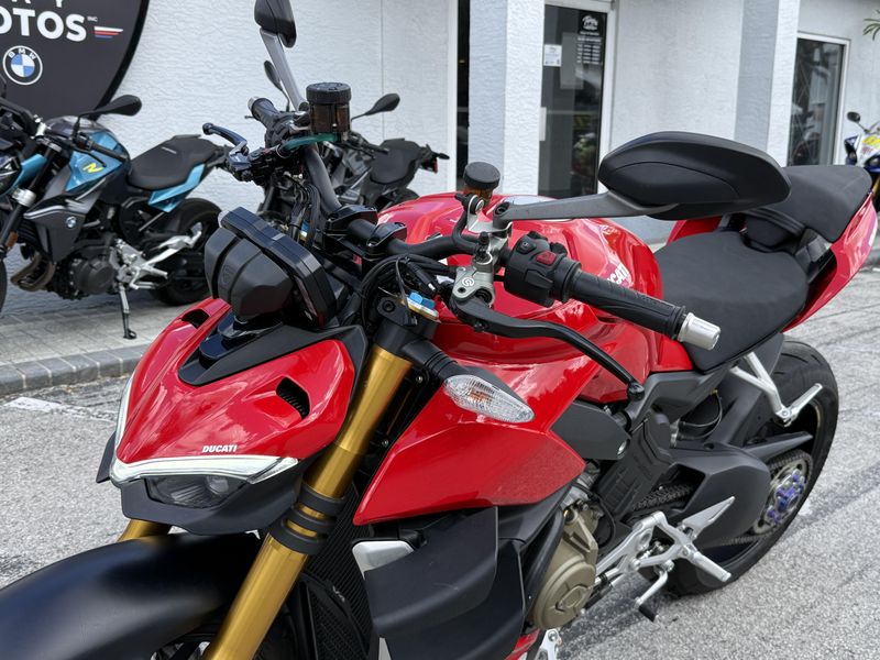 2022 Ducati Streetfighter V4 S