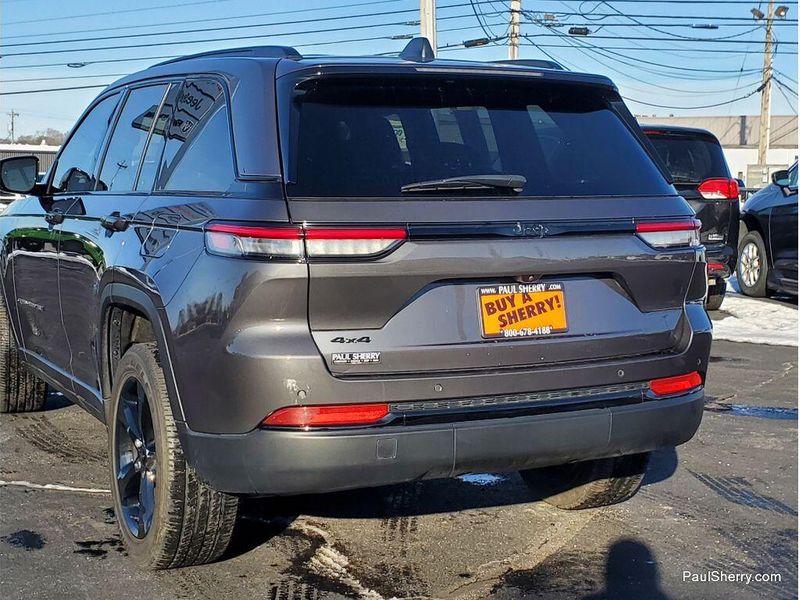 Used 2022 Jeep Grand Cherokee Altitude