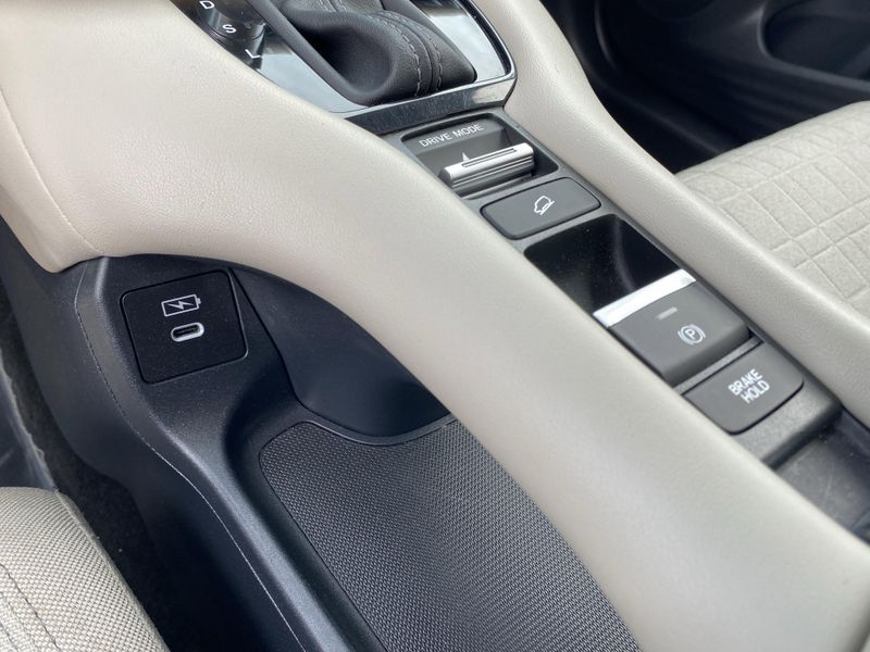 Used 2025 Honda HR-V LXImage 25