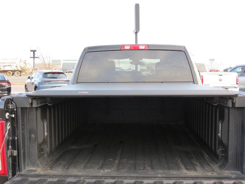 Used 2022 RAM 3500 Big Horn 4x4 4dr Crew Cab 6.3 ft. SB SRW PickupImage 10