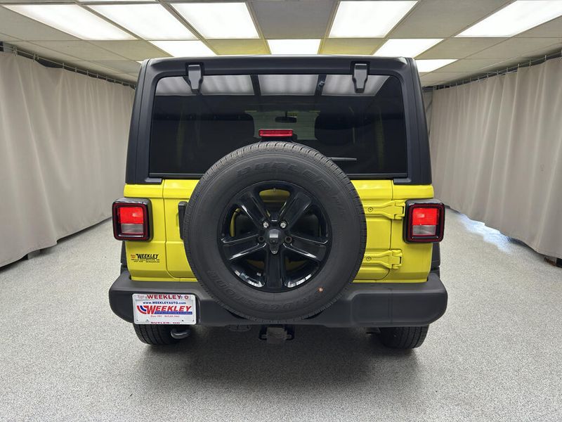 Used 2022 Jeep Wrangler Unlimited Sport AltitudeImage 3