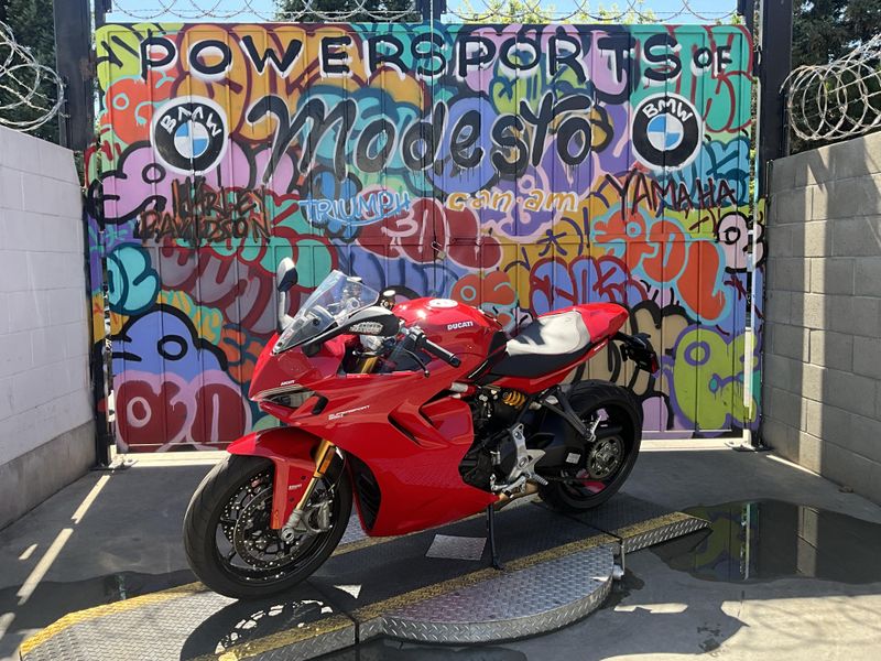 Used 2024 Ducati SuperSport 950 S Image 2