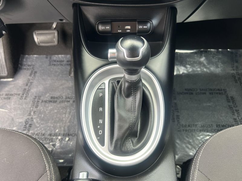 2016 Kia Soul BaseImage 13
