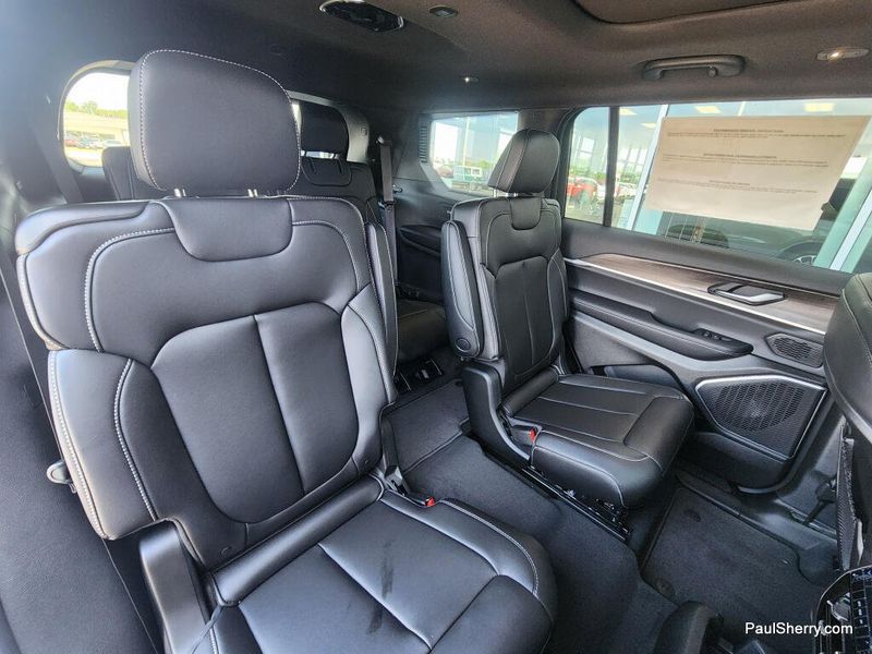 New 2026 Jeep Grand Cherokee L Limited 4x4