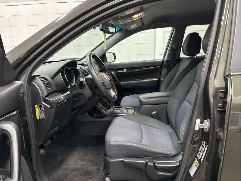 2012 Kia Sorento LX photo 19