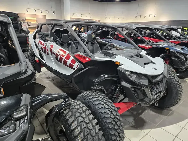 2025 Can-Am MAVERICK R MAX 999T DCT CATALYST GREY AND LEGION REDImage 1