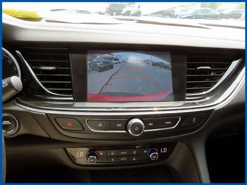 Used 2018 Buick Regal TourX EssenceImage 19