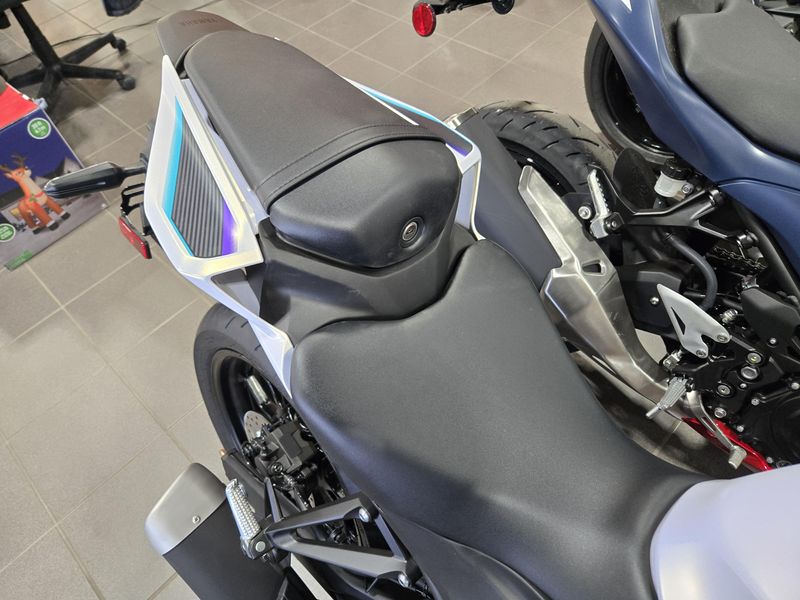 NEW 2025 YAMAHA YZFR3 ABS Image 7