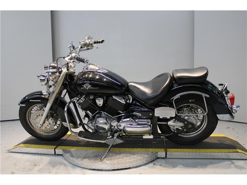 2002 Yamaha V-STAR 1100 Image 2