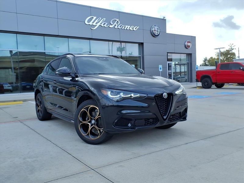 New 2025 Alfa Romeo Stelvio Intensa AwdImage 1