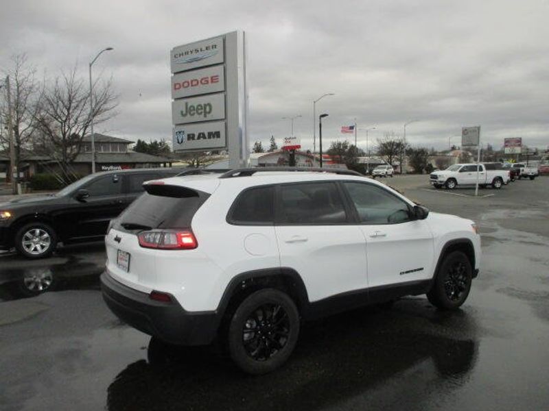 2023 Jeep Cherokee Altitude LuxImage 7