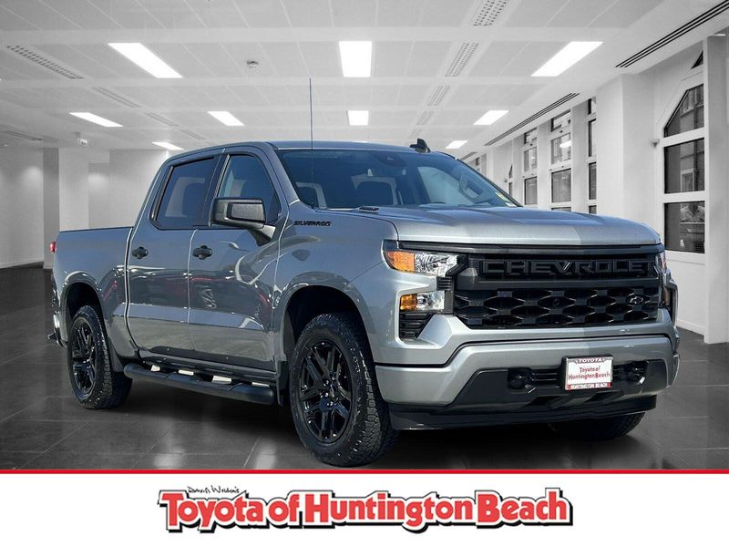 Used 2025 Chevrolet Silverado 1500 CustomImage 1
